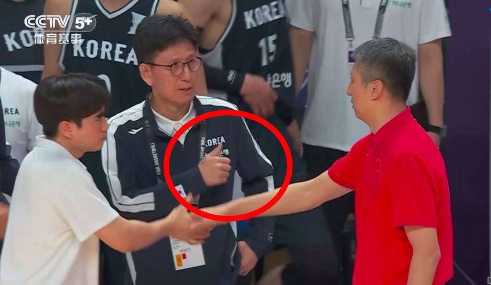 爱游戏在线-主教练被指控言论不当，赛后道歉