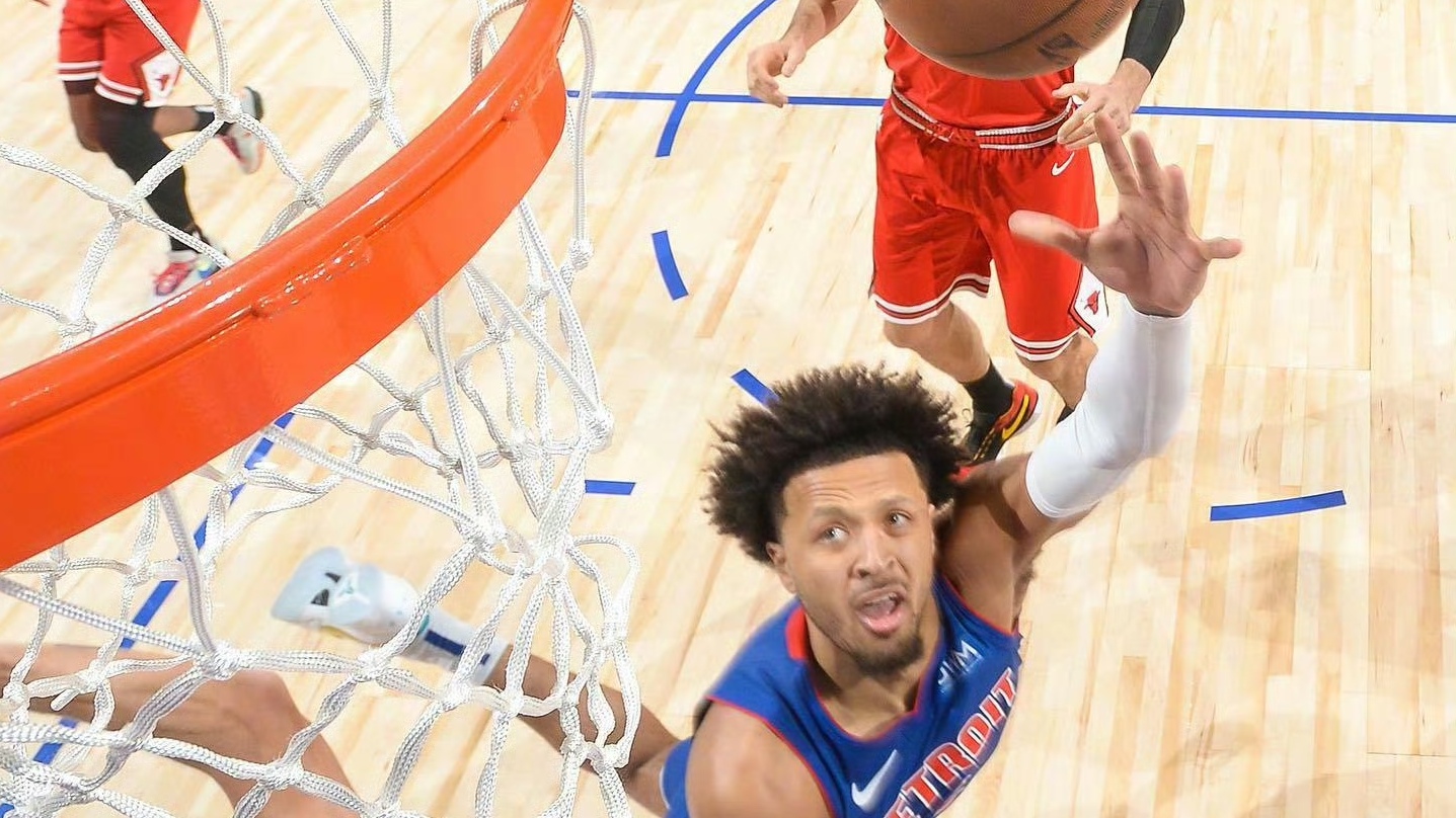 爱游戏官方-公牛队后卫拉文连续三场得分破