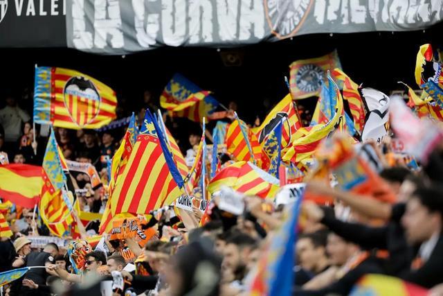 瓦伦西亚球迷欢呼球队取得胜利 瓦伦西亚球迷欢呼球队取得胜利