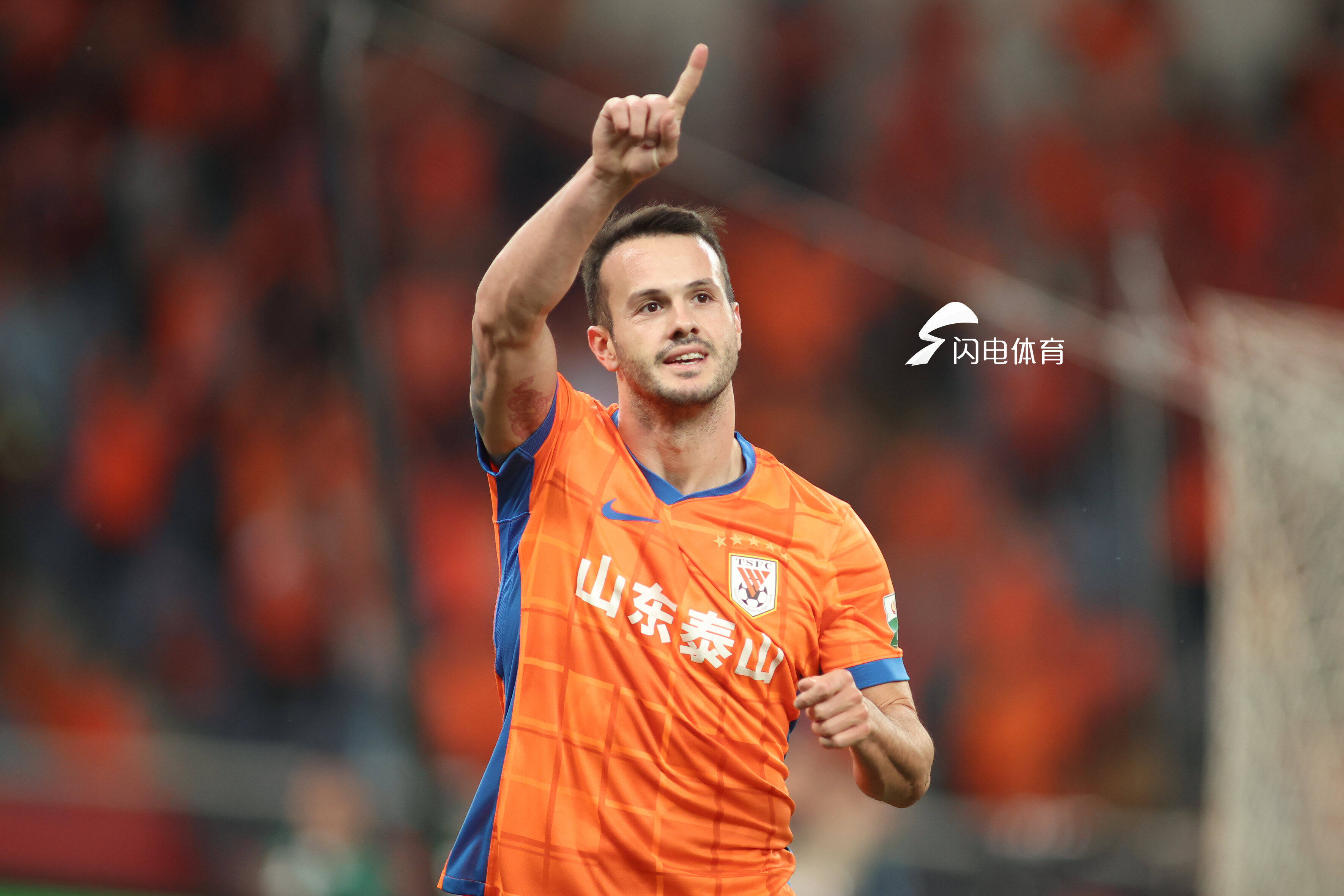 AYX官方直播-上海申花客场战平山东鲁能，保持不败