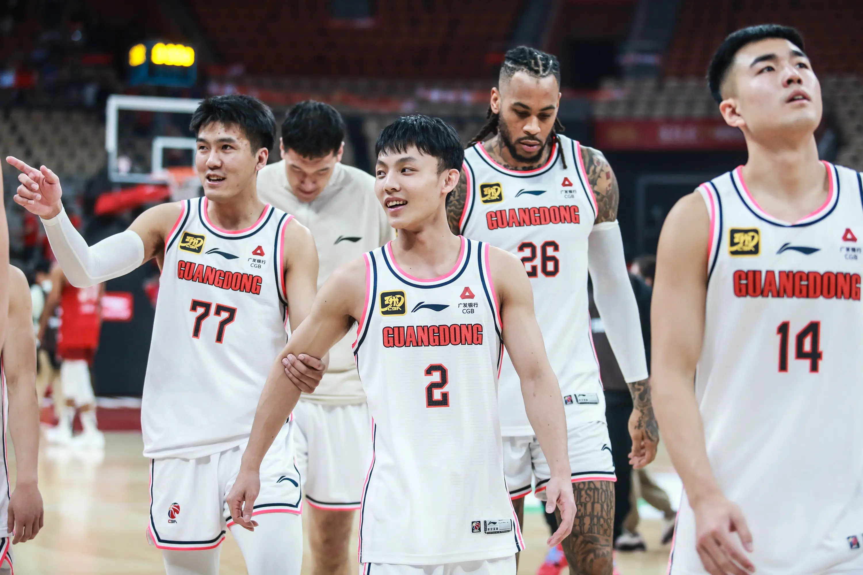 包含广东男篮轻松击败对手,领跑积分榜的词条 包含广东男篮轻松击败对手,领跑积分榜的词条