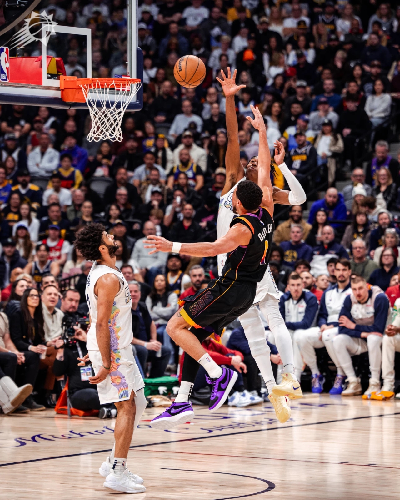 爵士碾压掘金,东契奇爆发神勇 爵士碾压掘金,东契奇爆发神勇