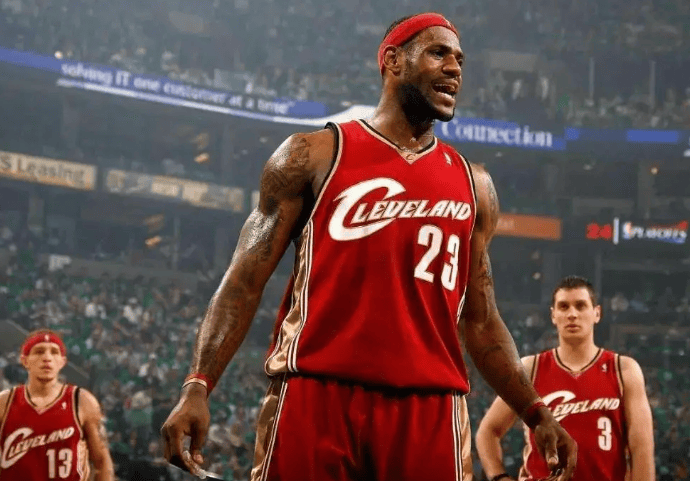 山西队横扫广州队，詹姆斯统治全场的简单介绍