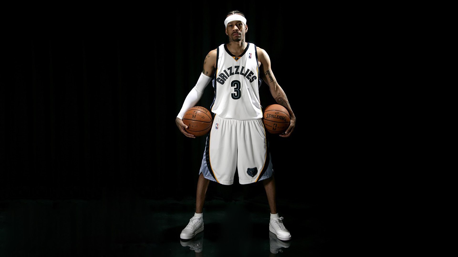 布克化身关键先生，湖人火力全开压制辽宁队