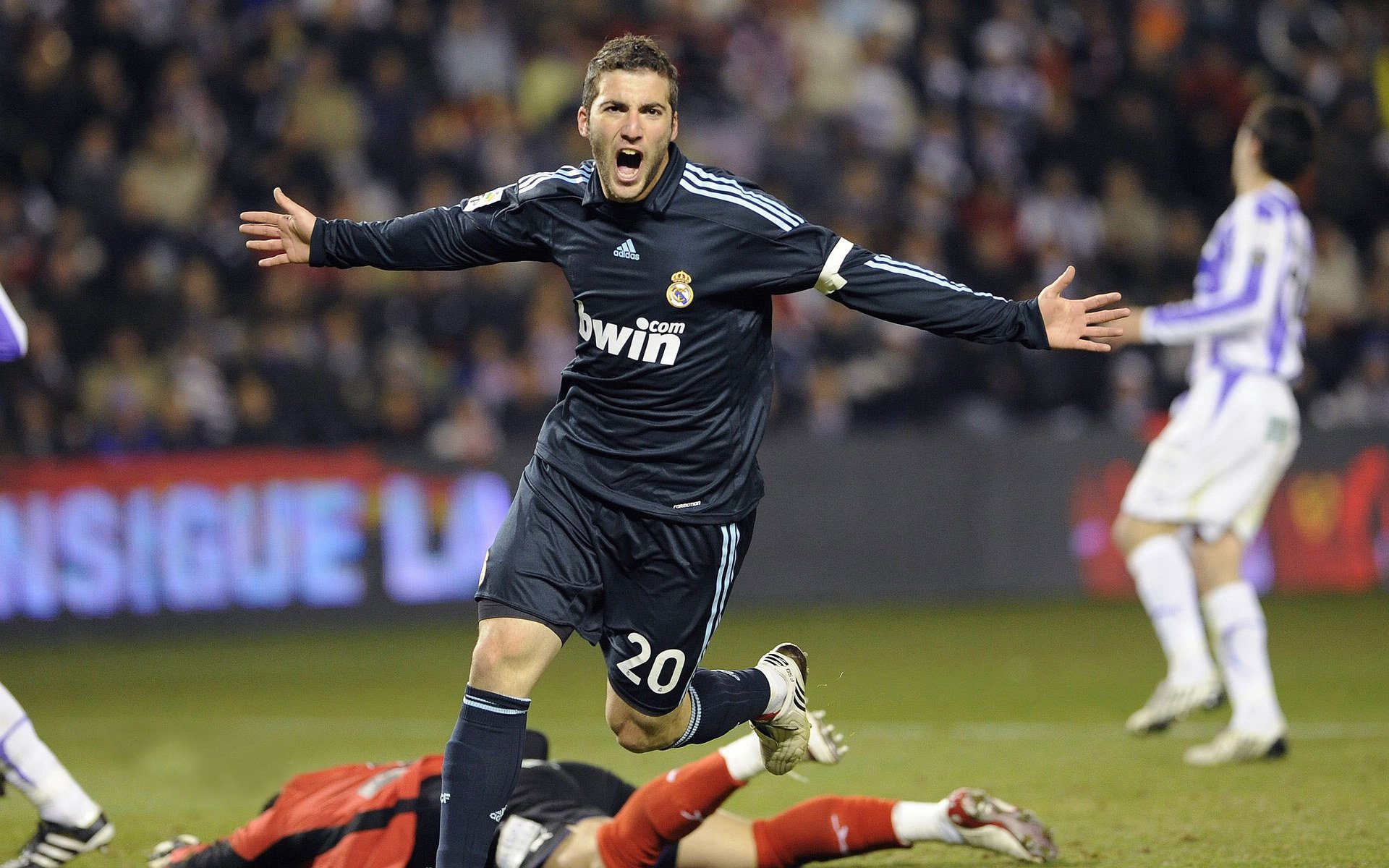 浓眉定乾坤，热火巅峰对决擒森林狼，关键先生改写联盟格局