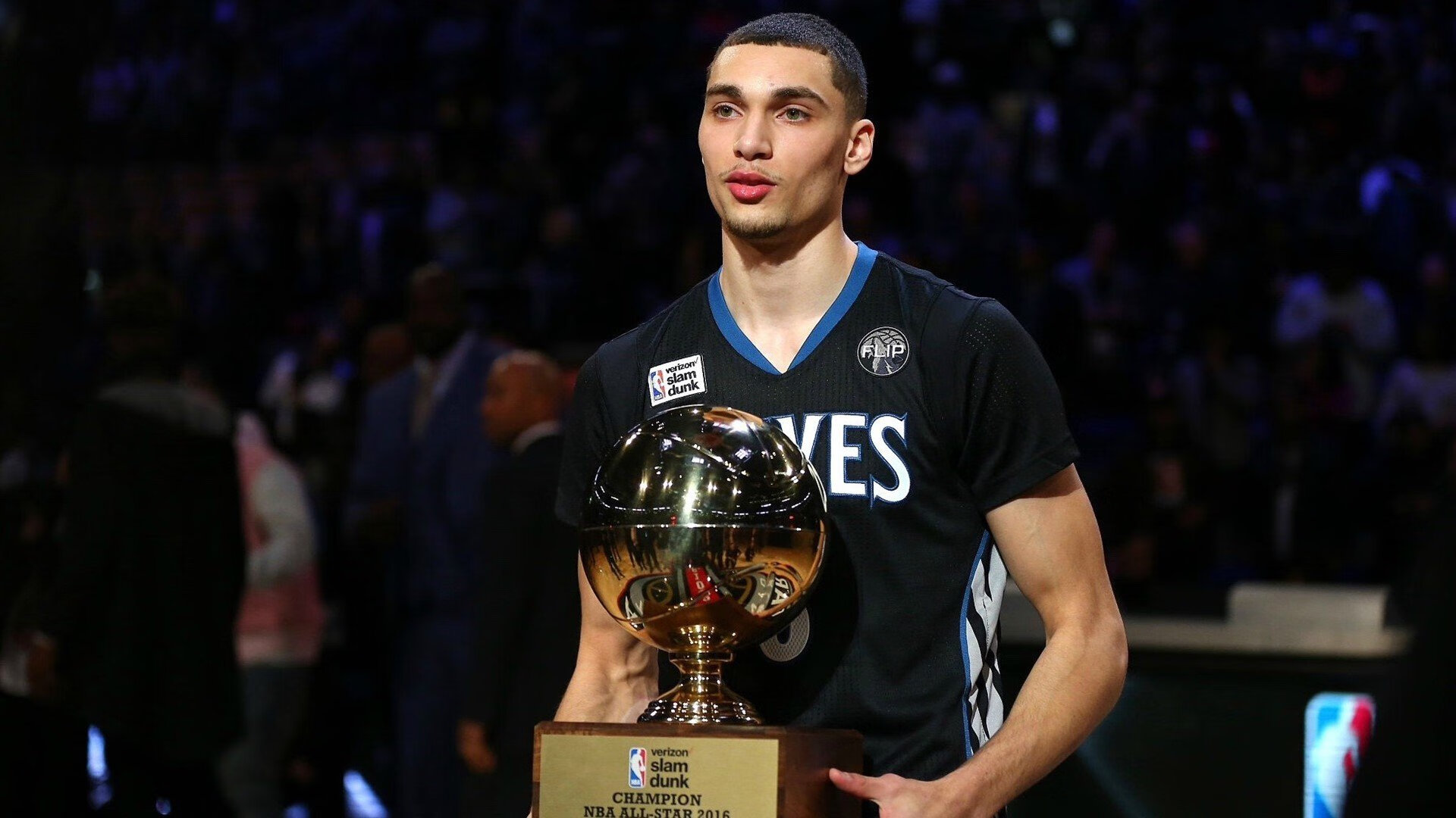 约基奇三双演绎压制级统治力，湖人逆境力克篮网显冠军底色